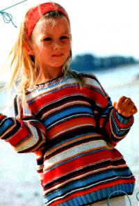 Как связать  пуловер для детей с разноцветными полосами