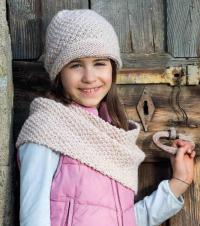 Как вязать шапку и шарф для девочки жемчужным узором