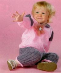 Как связать  костюм из кофточки и штанов для девочки 1,5 лет