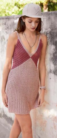 Как связать спицами летнее платье-сарафан с цветным лифом