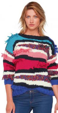 Как связать спицами цветной свитер с бахромой и рукавом реглан