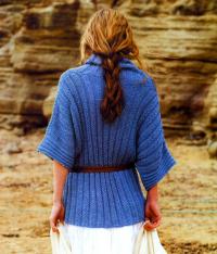 Как связать спицами голубой джемпер с широкими рукавами