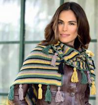 Как связать спицами разноцветный женский шарф с кистями