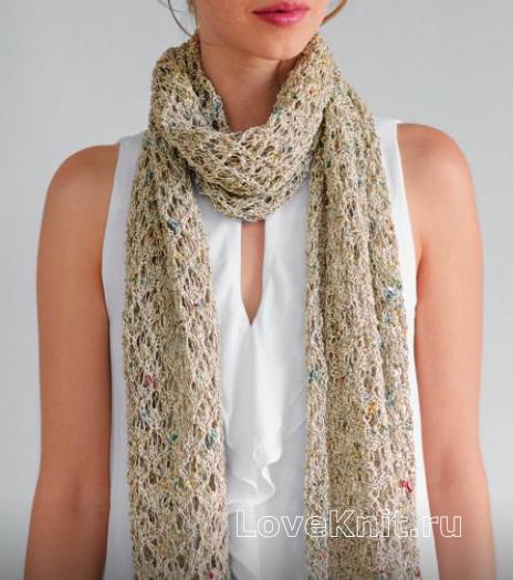 Как связать спицами длинный бежевый шарф с ажурными узорами