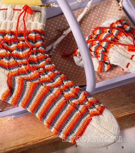 Как связать спицами полосатые носки с завязкой