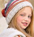  детская шапка с цветными полосами и помпоном фото к описанию