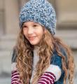  объемная шапочка крупной вязки для девочки фото к описанию