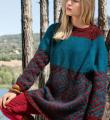 Спицами разноцветный пуловер-платье оверсайз с капюшоном фото к описанию