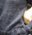 Как связать спицами удлиненный свитер с широкой резинкой и снуд