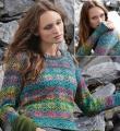 Спицами укороченный жаккардовый пуловер с цветочными мотивами фото к описанию