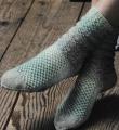 Спицами узорчатые носки с шишечками фото к описанию