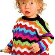 Как связать  детский пуловер в цветную полоску