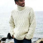 Как связать для мужчин мужской белый свитер с рельефным узором