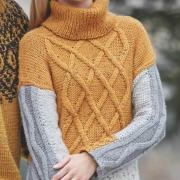 Как связать спицами цветной пуловер с рельефным узором