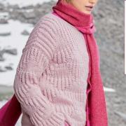 Как связать спицами нежно-розовый пуловер c сочетанием узоров