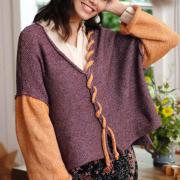 Как связать спицами широкий пуловер с контрастными рукавами и шнуровкой