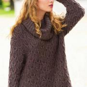 Как связать спицами широкий пуловер с воротником и косами