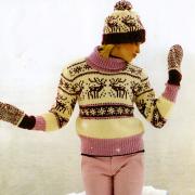 Как связать спицами свитер с оленями в бело-розовой гамме