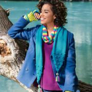 Как связать спицами полосатый шарфик с кисточками и цветные митенки